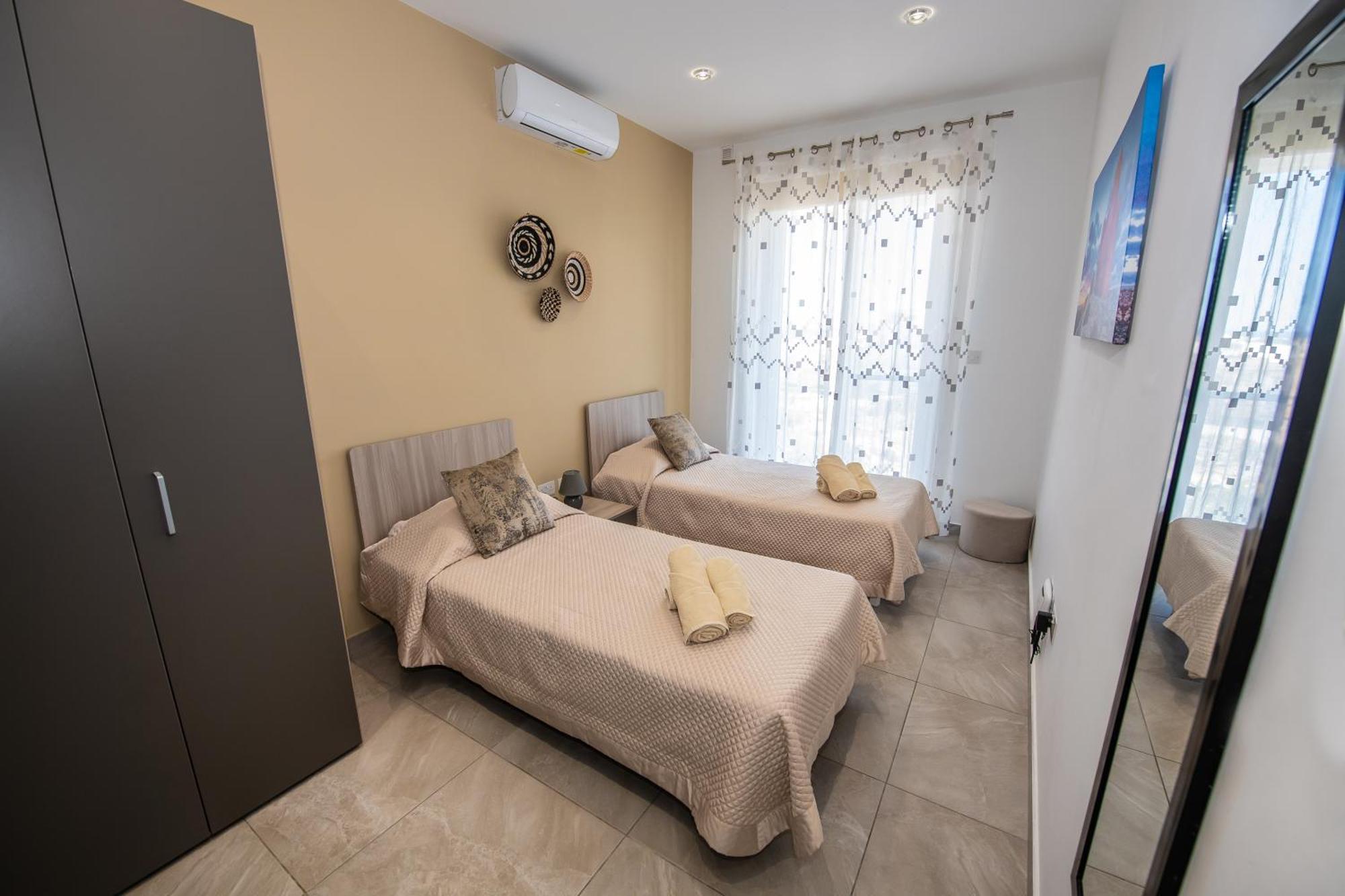 Clifftop Modern Apartment Mellieha Exterior photo